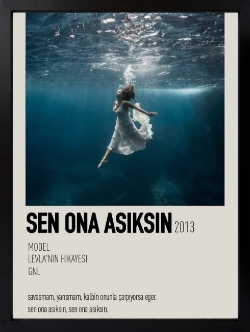 Model - Sen Ona Aşıksın Duvar Tablosu 1. Fotoğraf